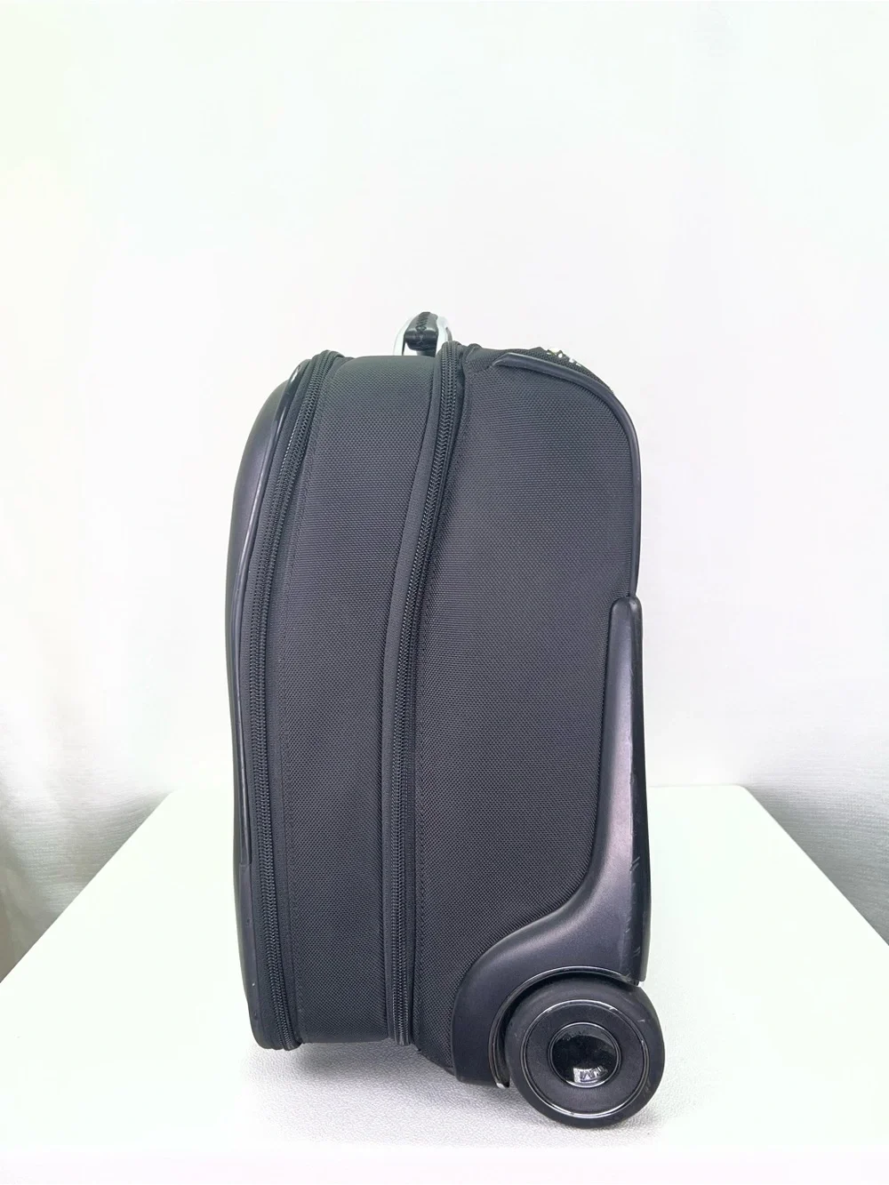Tumi Arrive LeGuardia Black Nylon and Leather Briefcase w/ Silver Hardware